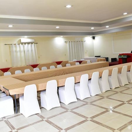 Quality Hotel Джуба Екстериор снимка