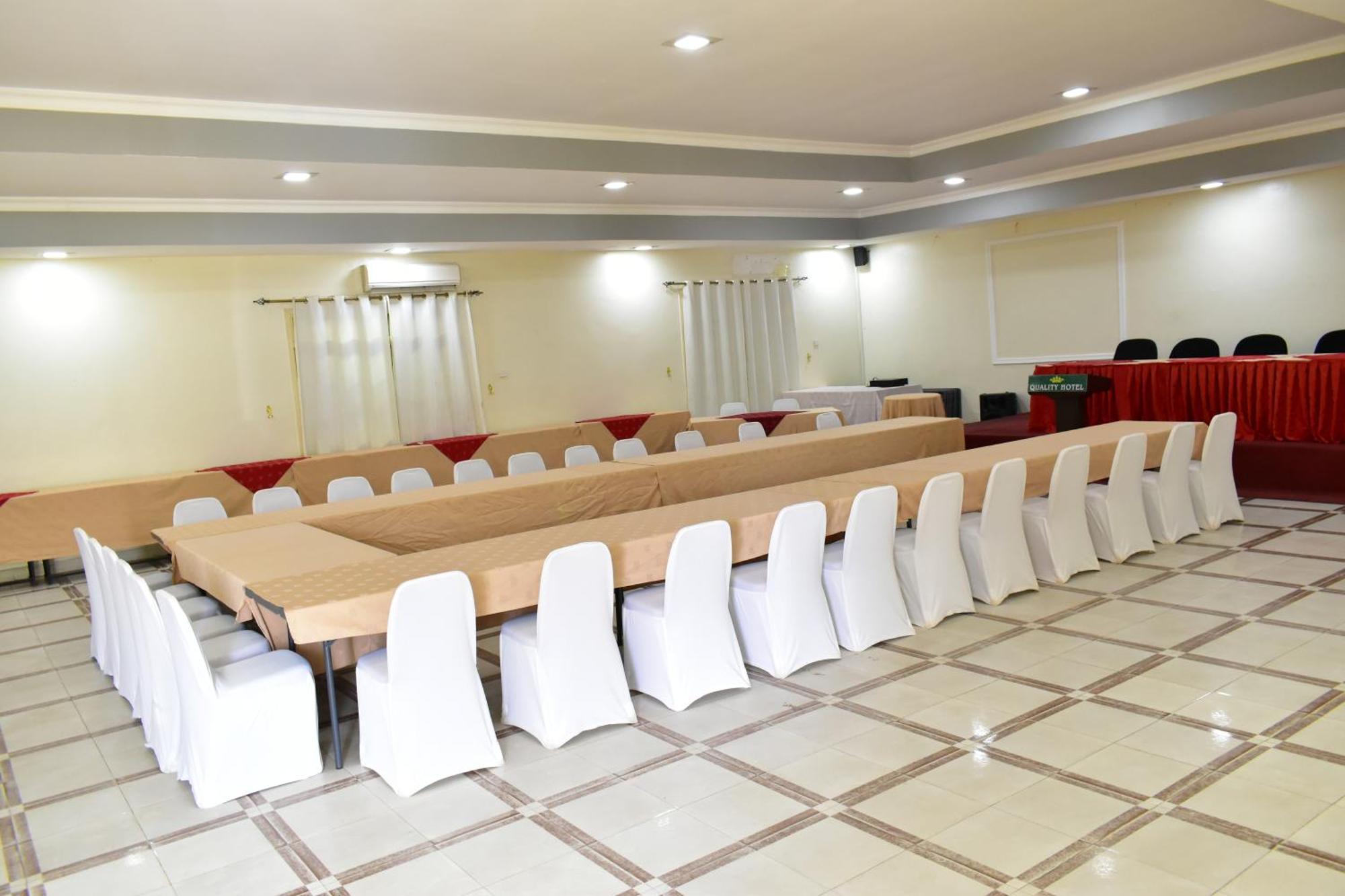 Quality Hotel Джуба Екстериор снимка