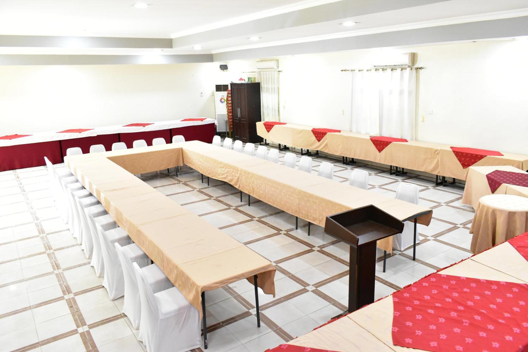 Quality Hotel Джуба Екстериор снимка