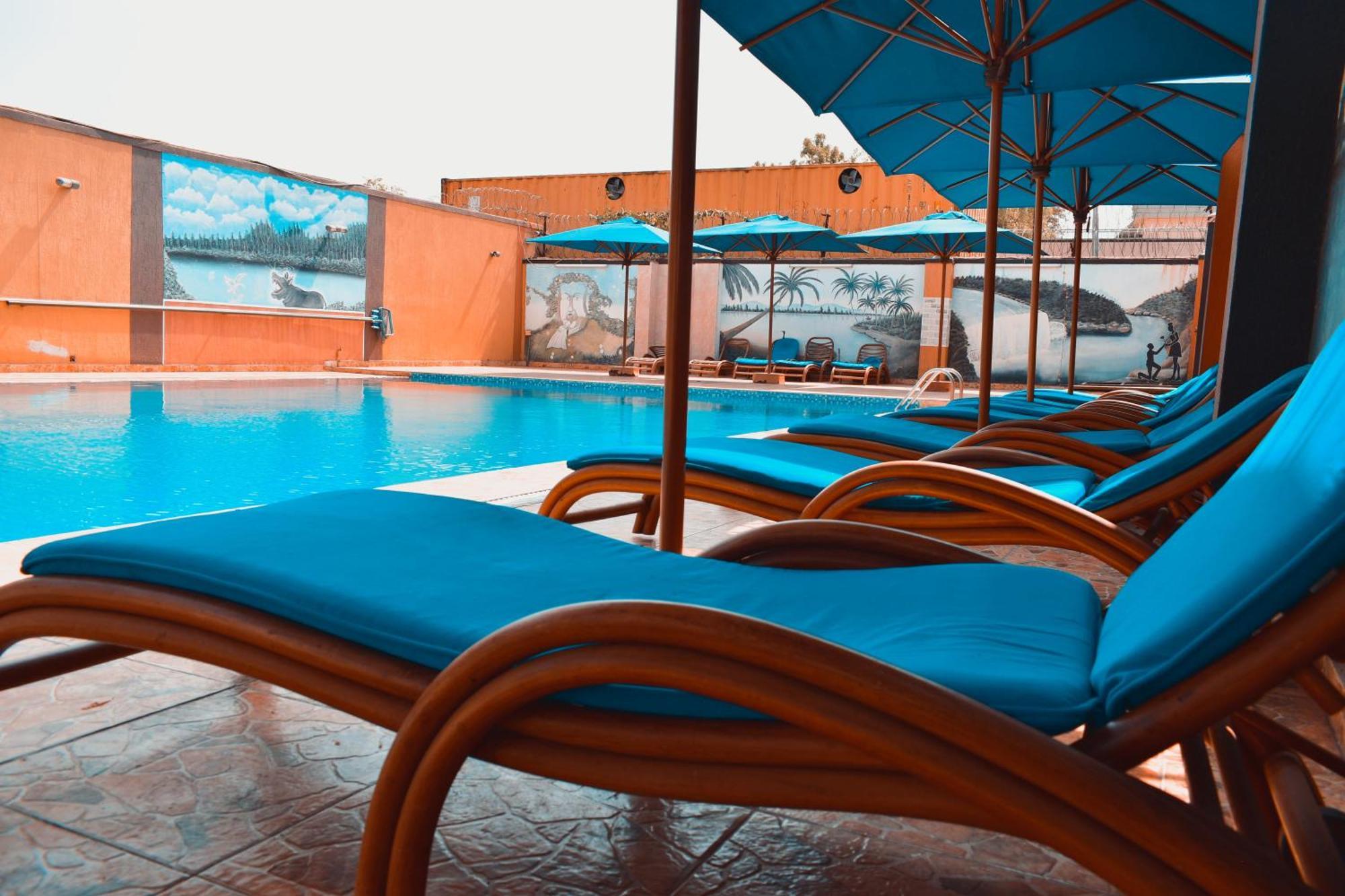 Quality Hotel Джуба Екстериор снимка