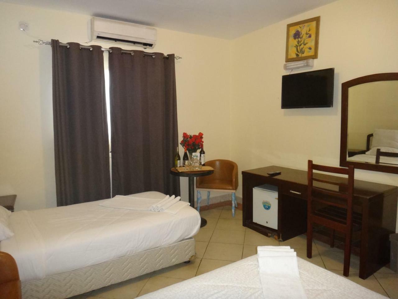 Quality Hotel Джуба Екстериор снимка