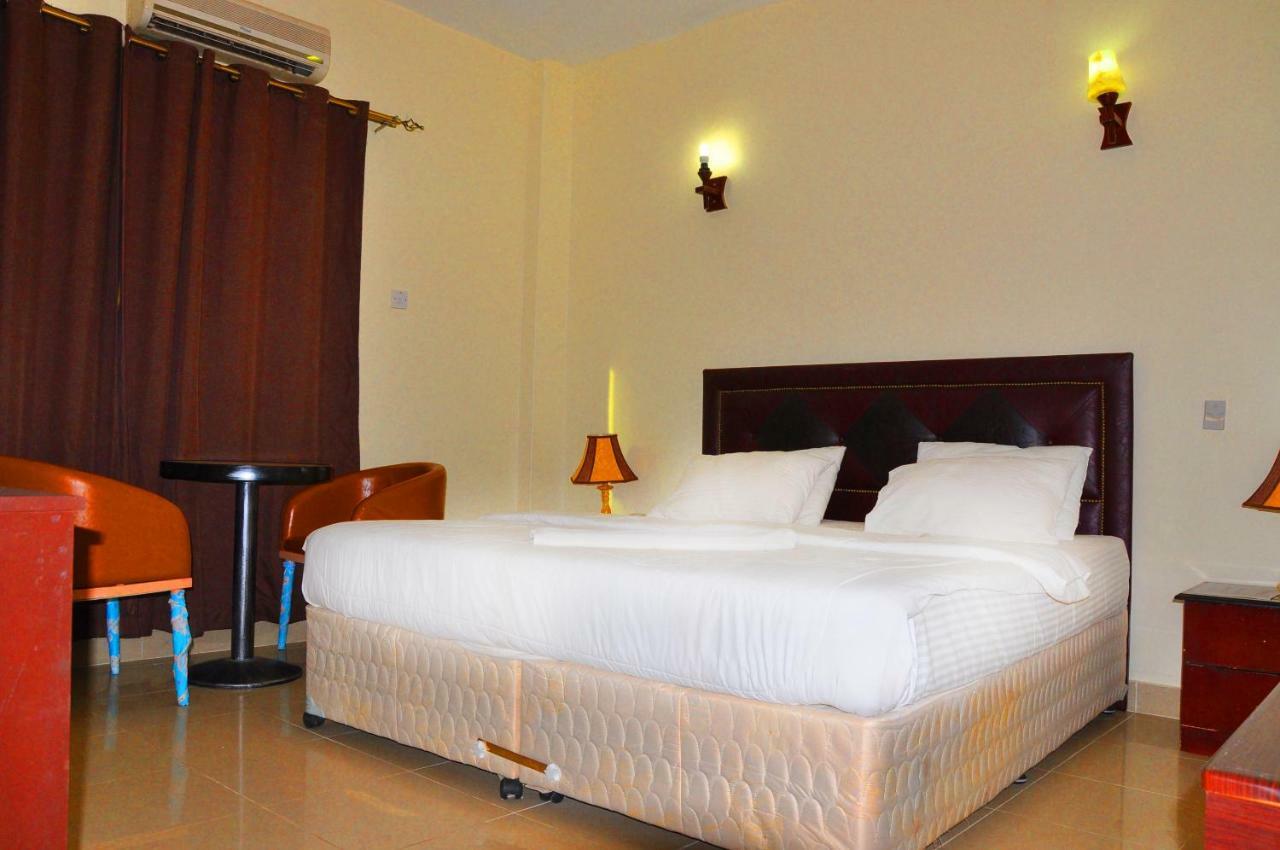 Quality Hotel Джуба Екстериор снимка