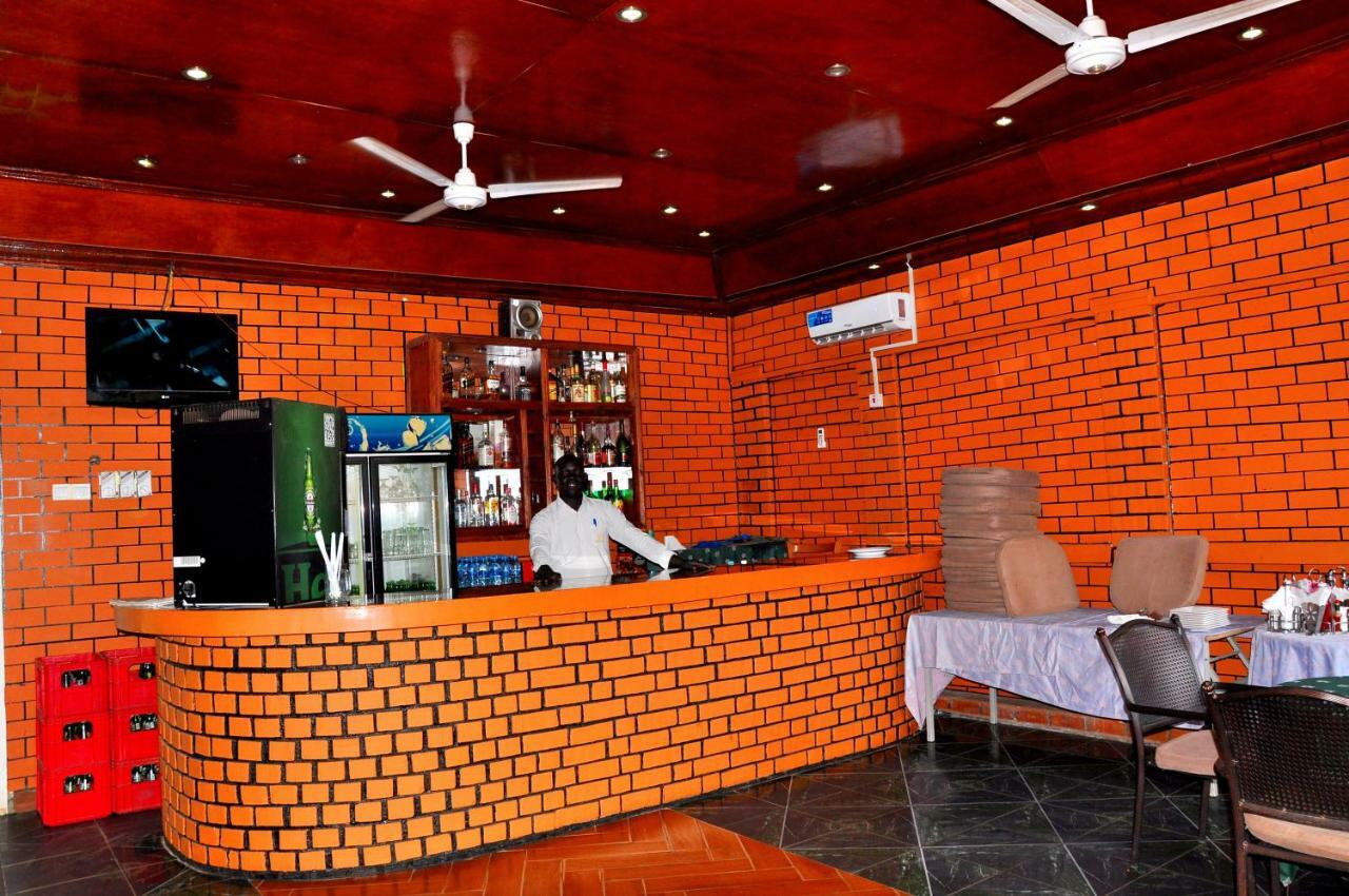 Quality Hotel Джуба Екстериор снимка
