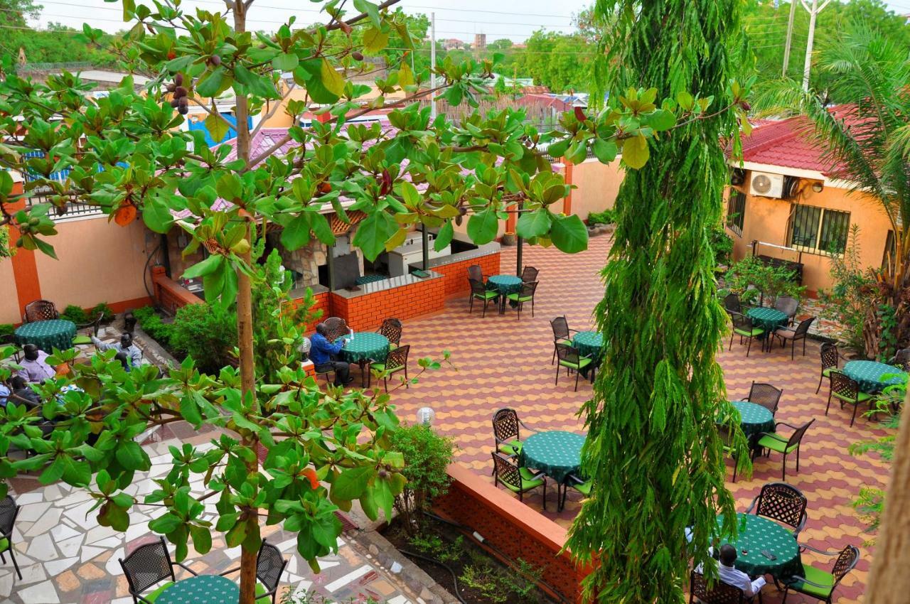 Quality Hotel Джуба Екстериор снимка