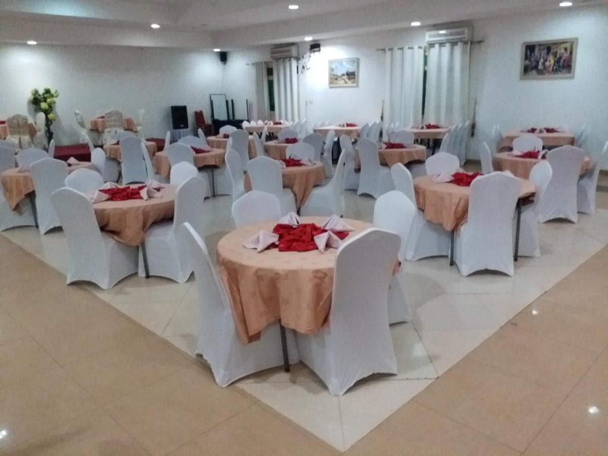 Quality Hotel Джуба Екстериор снимка